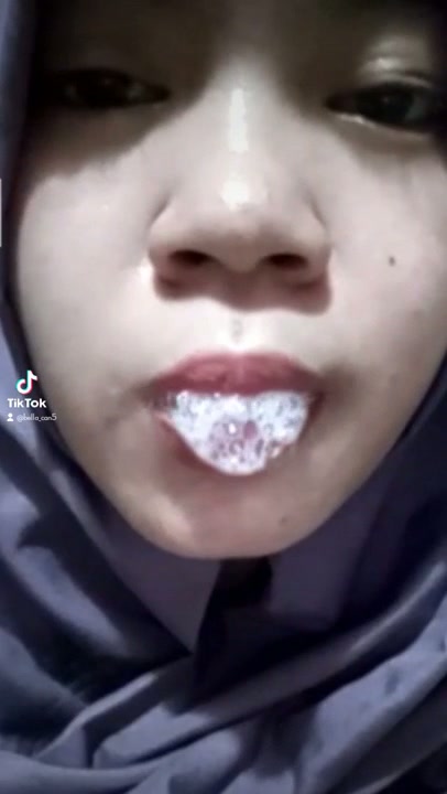 E5Feo-VCS Cewek Jilbab Semok Lagi Sange Ngeludah Pengen Nganu - AVTub