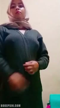 Bokep Tante Hijab Sange Colmek Pake Timun - SANGETUBE