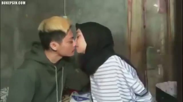 Bokep Indo Jilbab Youtuber Mesum Ciuman Coba Ewean - hijab jilbab esemah ayamkampus goyanglidah ciuman ngobrol BOKEPSIN
