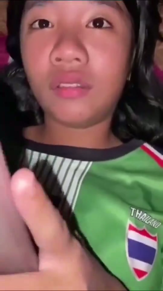 gangguin adek yang lagi tidur