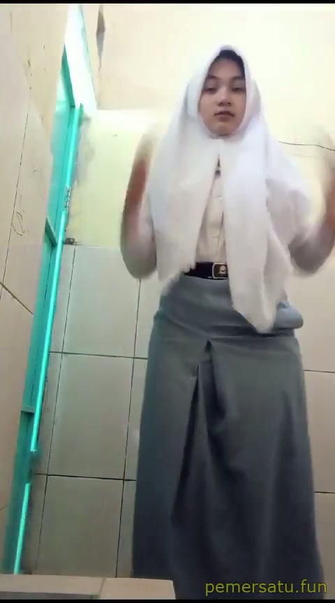 Dinda SMA abg 18yo Si Imut Cipok Ssu nya sendiri