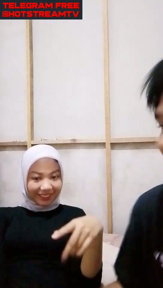 Hijabers Montok Liveshow Ngewe.mp4