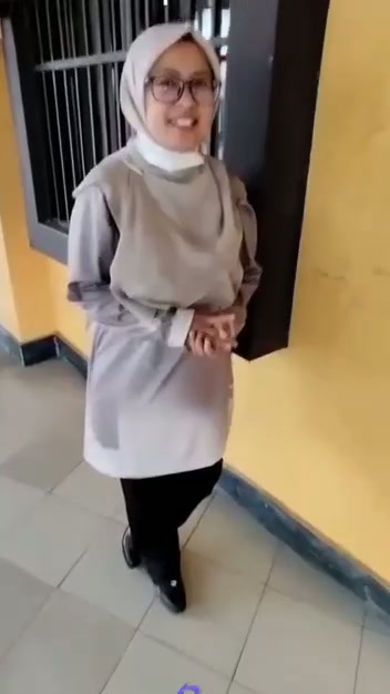 Main sama Bu Guru Hijab
