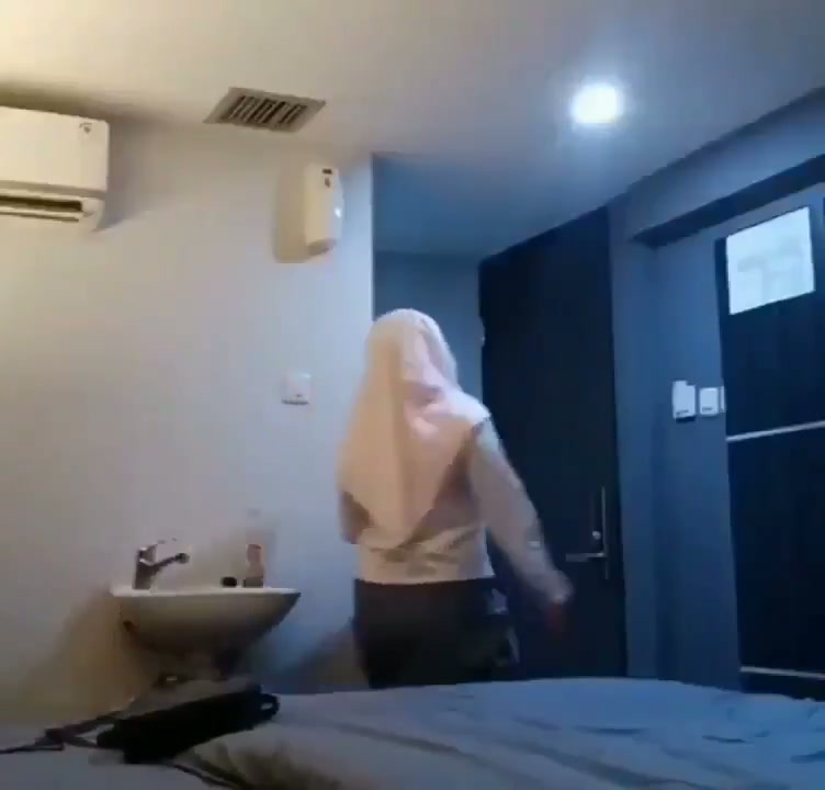 Tasya Jilbab Seragam vs Ojol - PoopHD.mp4
