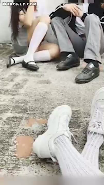 Bokep Indo Rekam Teman SMA Ngentot di Tongkrongan