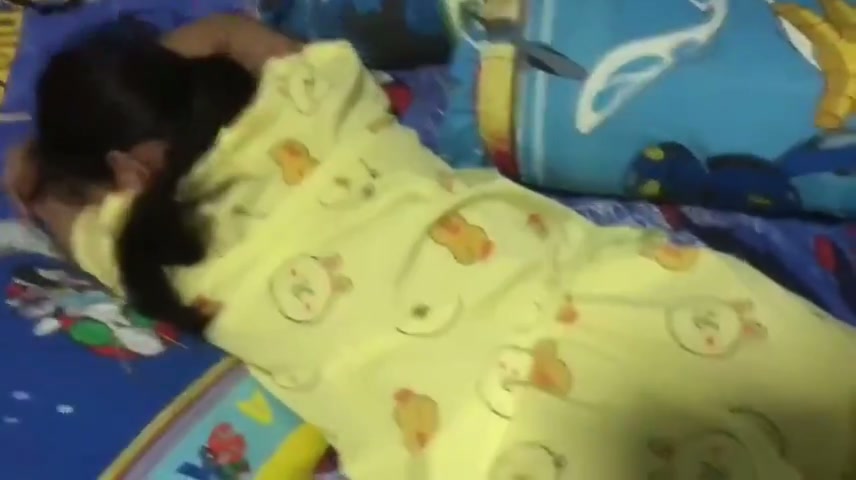 Gangguin adik tidur awalnya gesek² Akhirnya Masuk Juga Walau Rada Sempit - CHANNEL