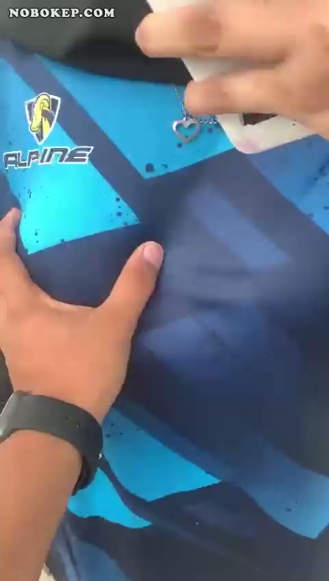 Sedikit Memaksa Pacar Nyepong di Dalam Mobil Cewek Malay.mp4