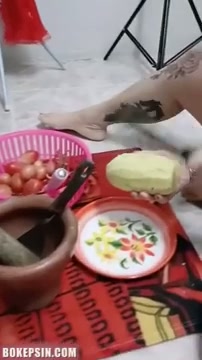 Bokep Indo Tante Lagi Masak Dirayu Ngentot.mp4