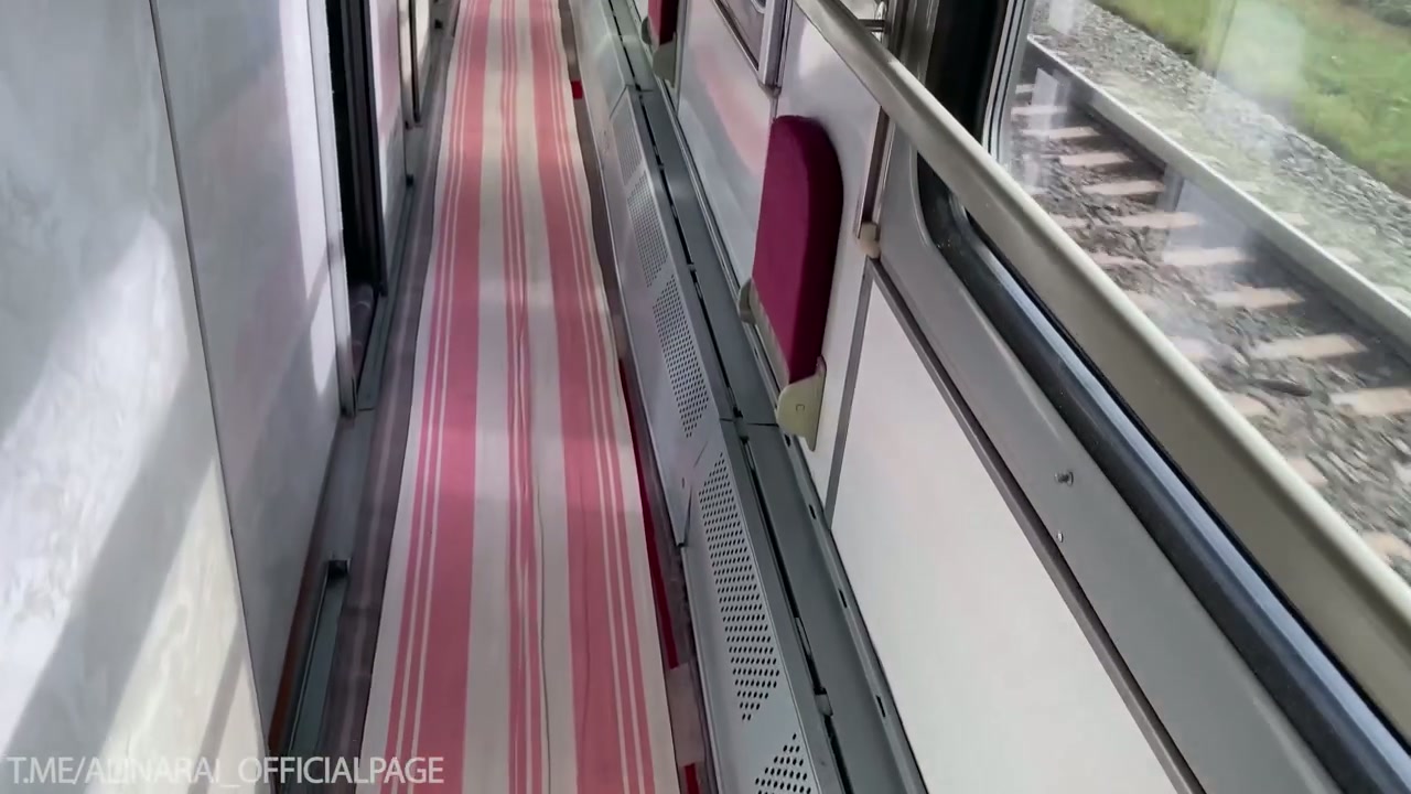 - suaminya kini cuckold Mengambil si cantik yang sudah berkahwin dan mengongkeknya betul-betul di dalam kereta api