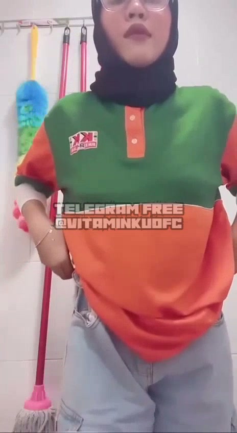 hijab karyawan (04).mp4 - PoopHD - PoopHD.mp4