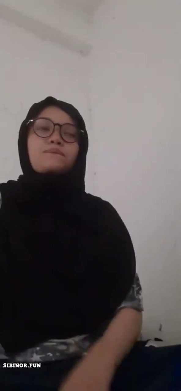 Bokep Cewek SMA Jilbab Perawan Bikin Pap Colmek Buat Pacar.mp4