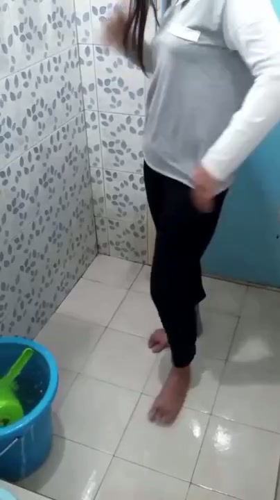 NGINTIP CEWE CANTIK LAGI KKN PAS MANDI