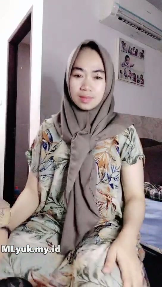 Tante Hijab Goyang Ngangkang Tutor Sepong