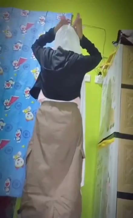 hijab main diruang tamu 4