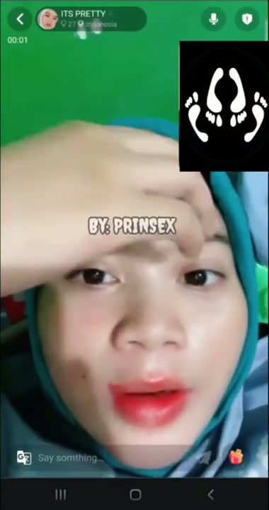 Gokil! VCS Cewek Jilbab Manies Coba Omek Pake Botol - PoopHD.mp4