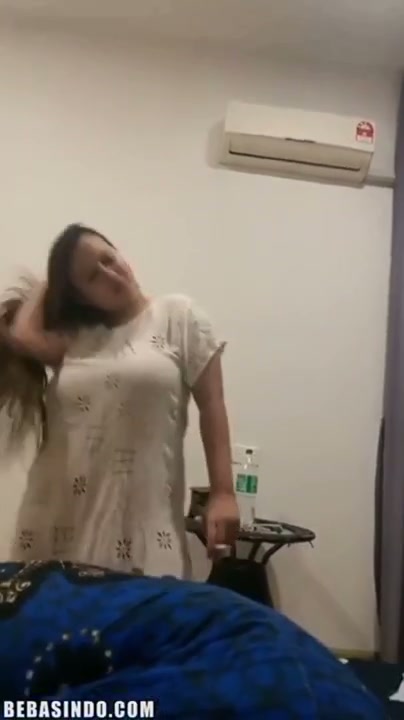 Jand4 Gemoy Lepas Baju.Mp4