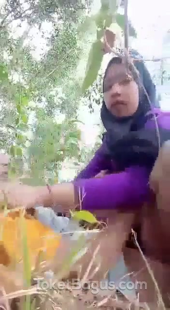 ABG Hijab Ngewe di hutan sama pacar