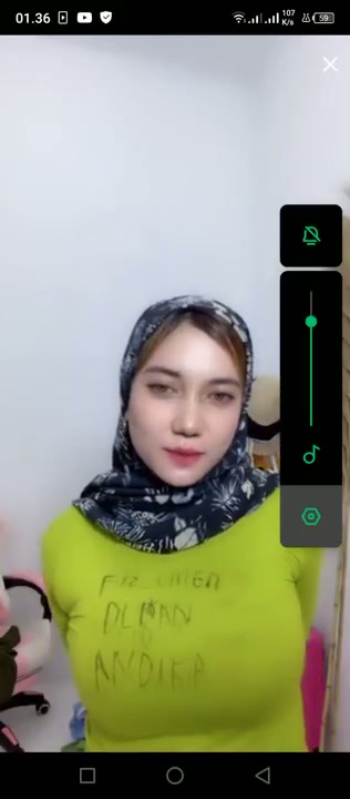 live tiktok tante cantik jilb0bs goyang sambil loncat loncat(720P 60FPS) 1