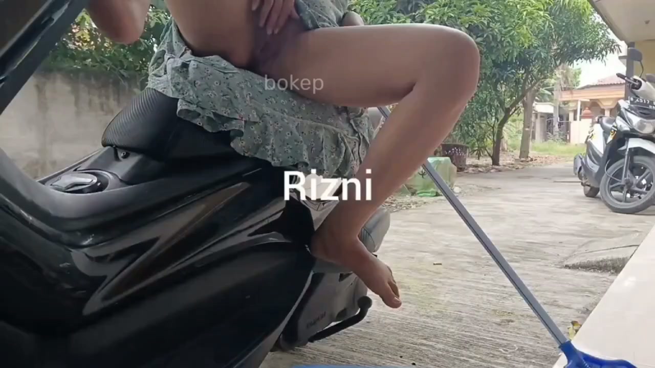 nekat banget omek di depan rumah .mp4