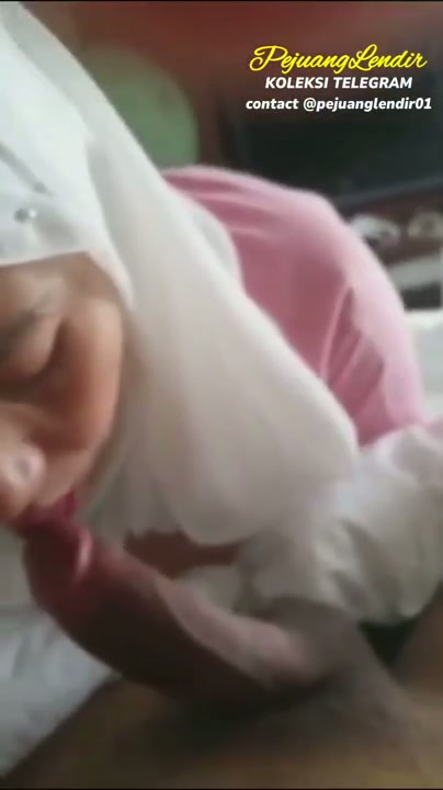 Buk Guru Hijab sepong kontol tumpah di mulut - PoopHD - PoopHD.mp4