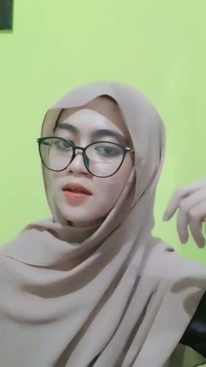 AICHAN_Hijab_Show_Bar_Bar.mp4
