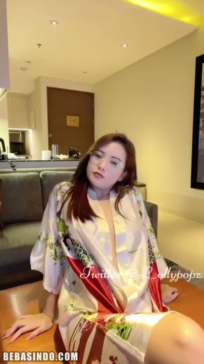 Bokep Indo Miss Kay Berkacamata Cantik Buka2an - BOKEPSIN COM