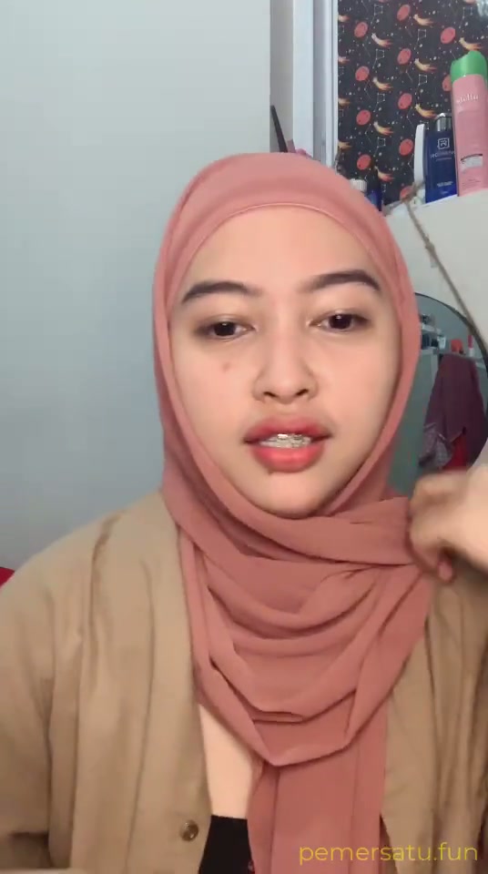 jilbab mulus bening memek becek dicolok sendiri (1) - DoodStream
