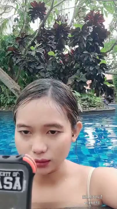 Colmek di Toilet Umum Kolam Renang Becek - BOKEH.WTF