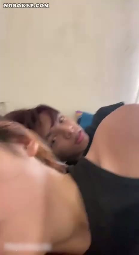 Bokep Indo Desahan ABG Cindo di Sodok Dari Belakang .mp4