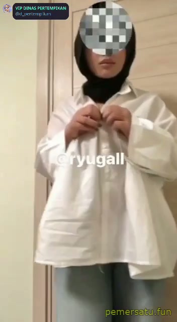 234 Hijab in toilet.mp4