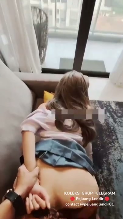 ✓ pulang skolah temanin pak guru nginep di hotel masih pakai seragam