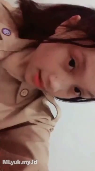 Ensv8-Abg seragam pramuka omek di kamar mp4