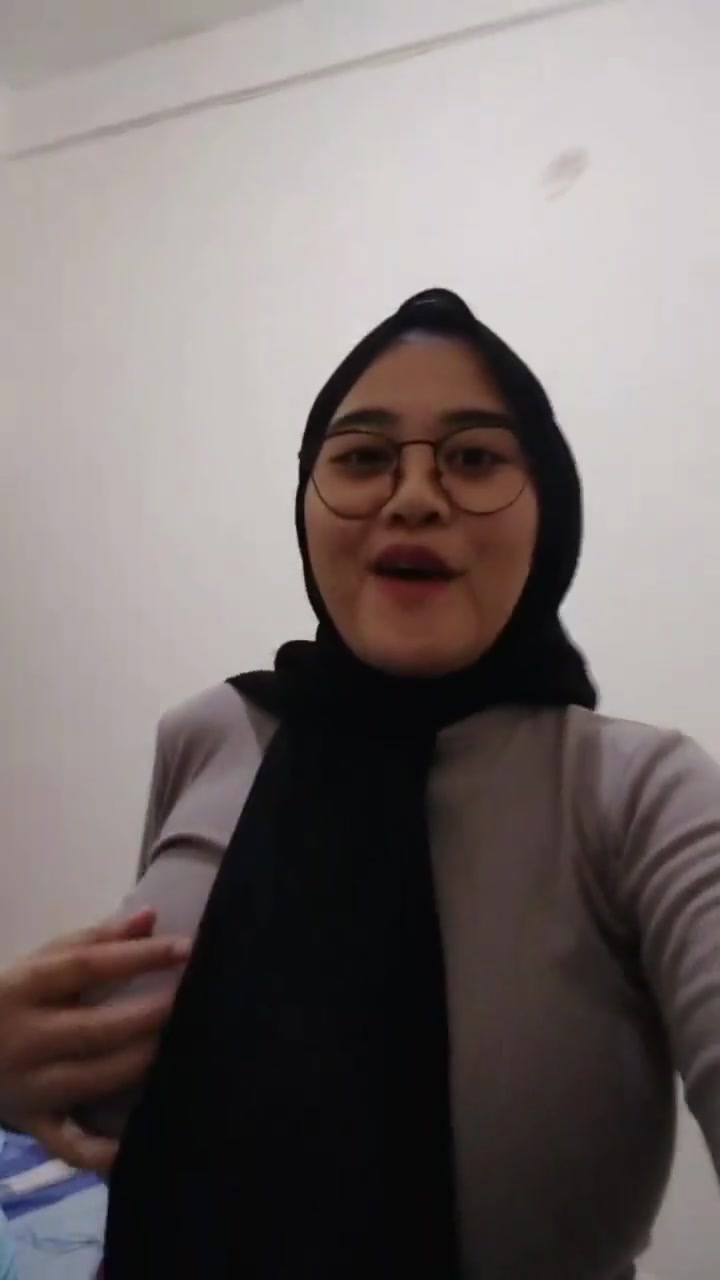 Acha pake hijab mantap - CHANNEL