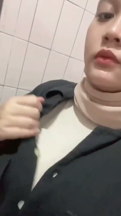 Gadis Hijab Toge Binal Pamer Susu Gede