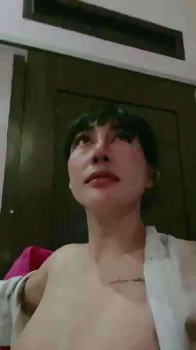 MAMI KINA ABIS LAIRAN AJAKIN BRONDONG KUDA2AN DIKOSAN. MAKIN LIAR AE NIHH