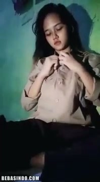 Masih pakai seragam pramuka dah macam"