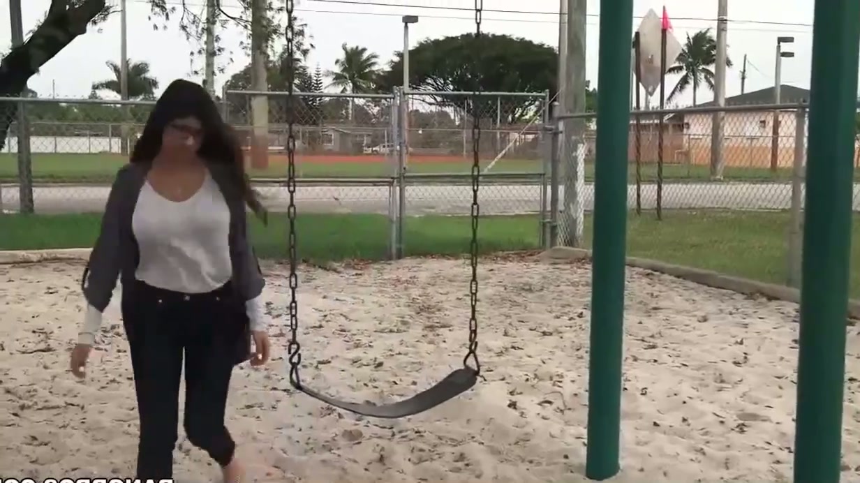 Mia Khalifa Threesome