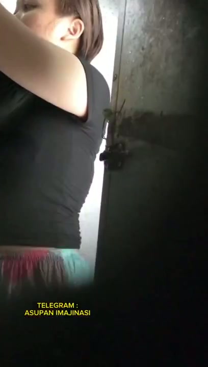 Ngintip mandi cantik susu besar