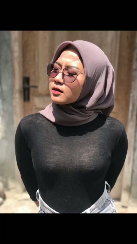 jilbab nisia yuanida eksib