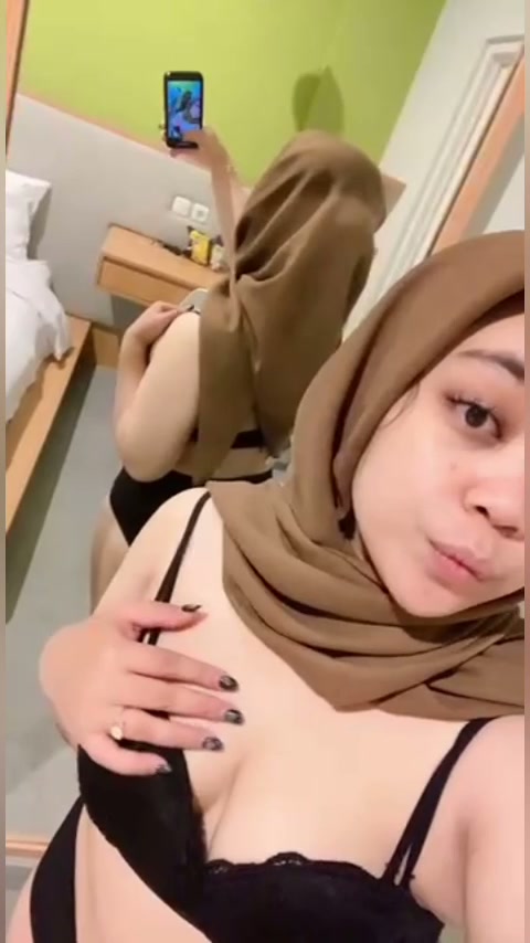 Yuli alter jilbab terbaru - Main tete sambil nunggu abang grabnya Dateng - DoodStream.mp4