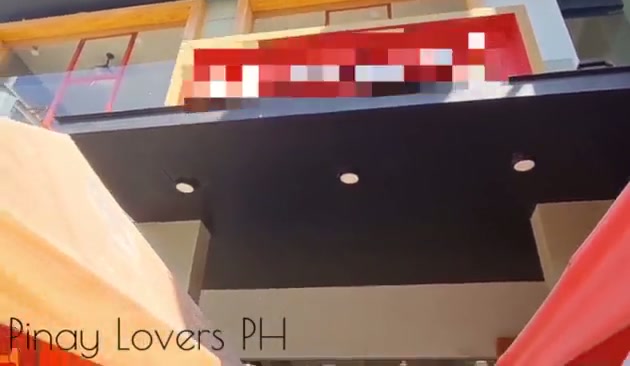 02 REJEKI MAS KURIR KETIKA NGANTER PAKET DI KOSAN PUTRI