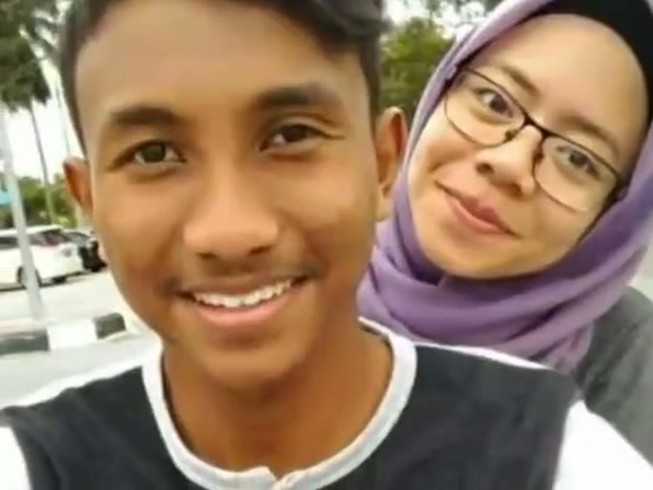 Hijab Indonesian BJ and Girl Fingering in Car - Porn video TXXX.com.mp4