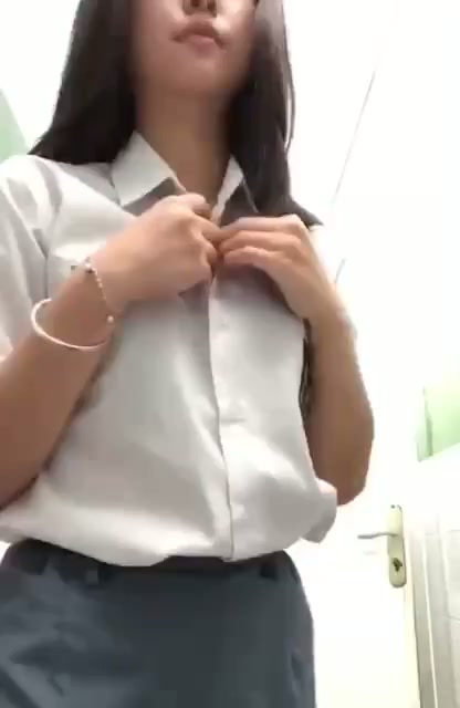 Abg Bugil Dikamar Mandi Masih Pake Seragam Sekolah 2 (1) - DoodStream