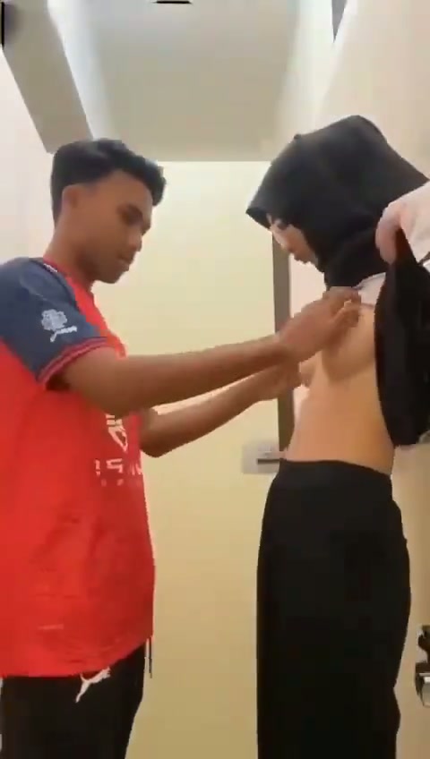 Hijab Hitam Di Toilet 1 - DoodStream