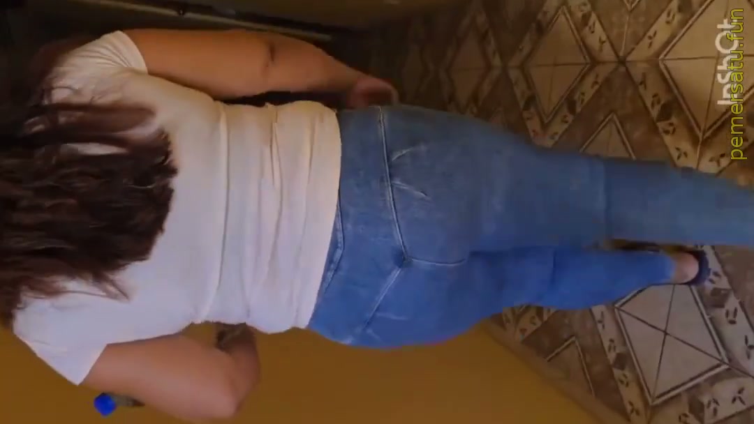 pantat montok tante enak dinikmati tetangga kontol gede.mp4