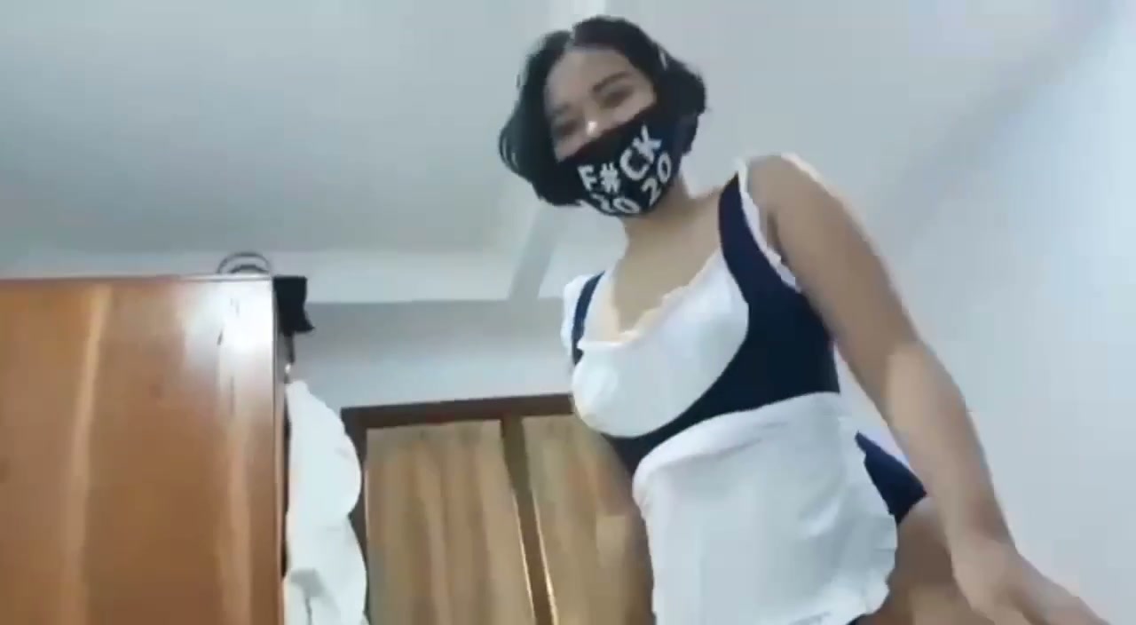 Bokep indo terbaru - ketahuan coli sama kakak langsung di bantuin