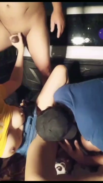 Cewek ABG Cantik Kena Gangbang Pak Supir Di Mobil