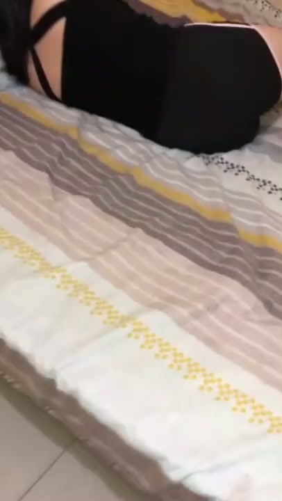 ✓ Mainin memek adik yang lagi tidur - PoopHD.mp4