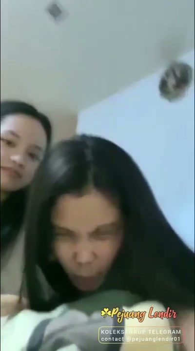Lesbian kakak dan adik di kamar.mp4