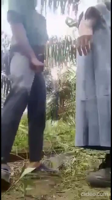 ABG SMA SKOLAH NGENTOT BERDIRI DIHUTAN PUN JADI-PE